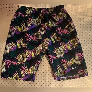 NIKE BOYS XL 13 -15 MULTI COLORED FERN ON BLACK SWIM/VOLLEY TRUNKS 4 Perry Ellis